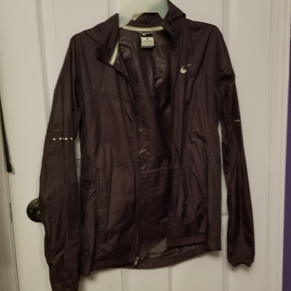 Nike Women's Run Impossibly Light Jacket - Picture 2 of 6